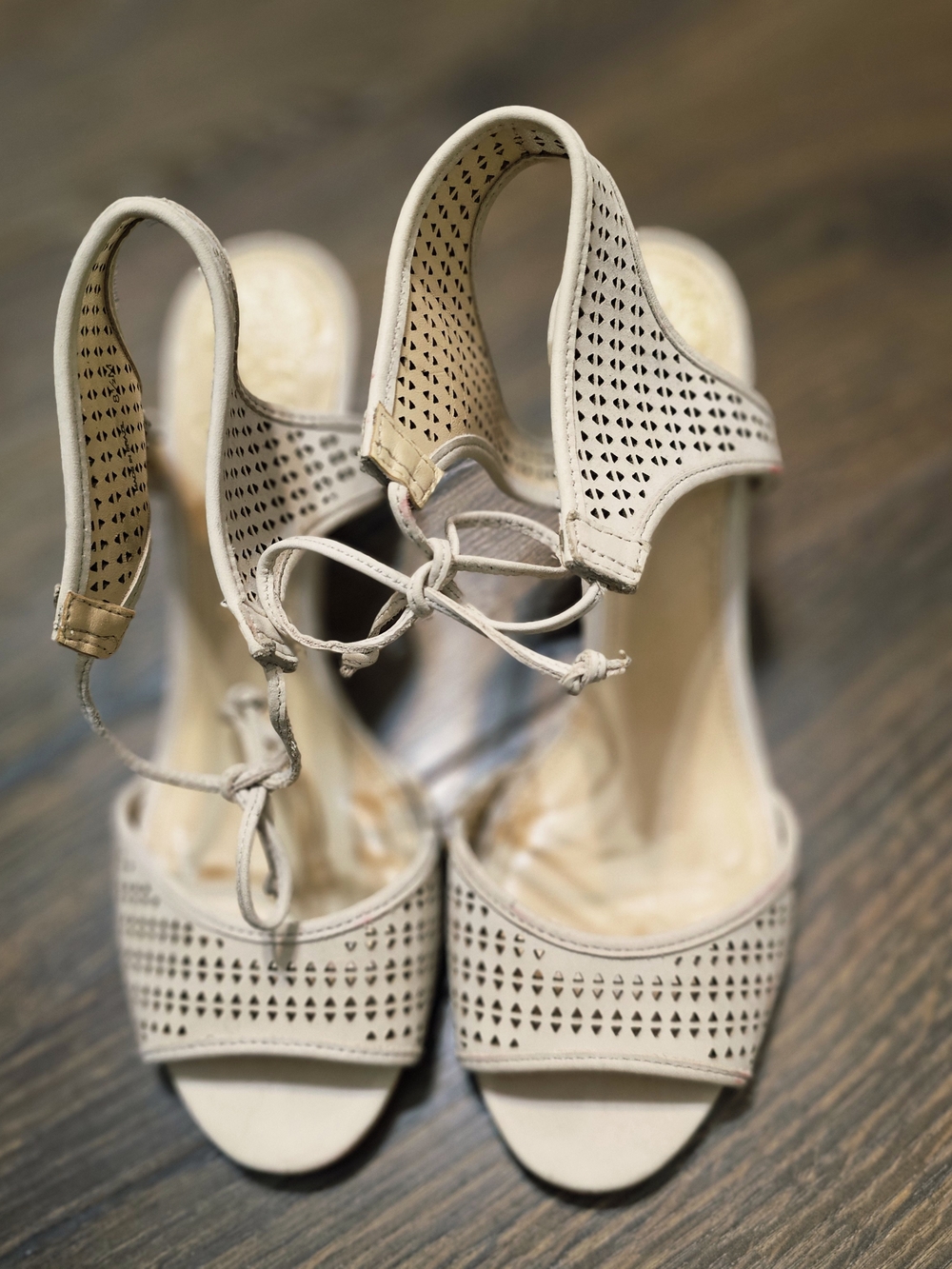 Vince Camuto Cream Suede Cut Out Tie Up Heel Sandals Sz 8.5M Boho